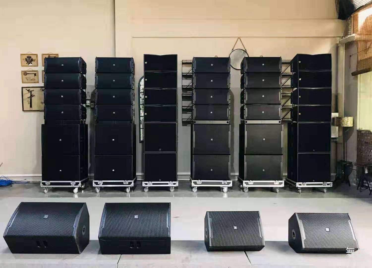 租音响免费赠送麦克风电池-舞台灯光设备租赁